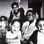 FOTO: CORTESIA DA FAMÍLIASPORT LISBOA E BENFICA (Eusébio em Maputo, com a mulher, Flora, a mãe, Elisa, e as duas filhas, Carla e Sandra).